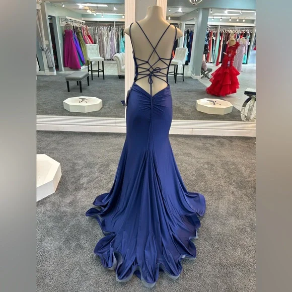 Size 14 Thick spandex stretch material.. crisscross back. trumpet gown.